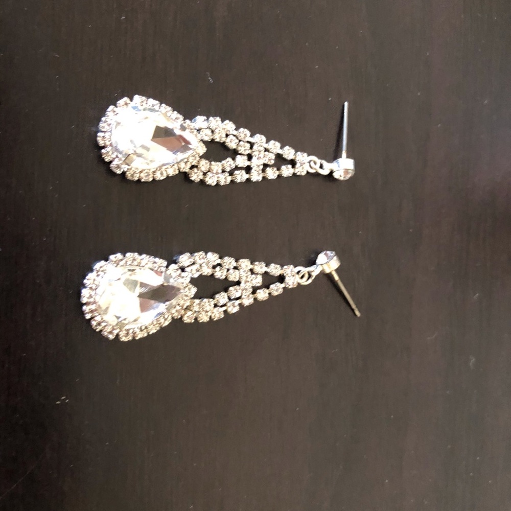 Elegant rhinestone drop earrings